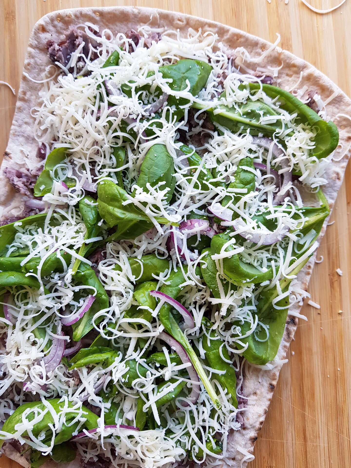 Mustapapu pinatti quesadillat Mustapapu-pinaatti quesadillat